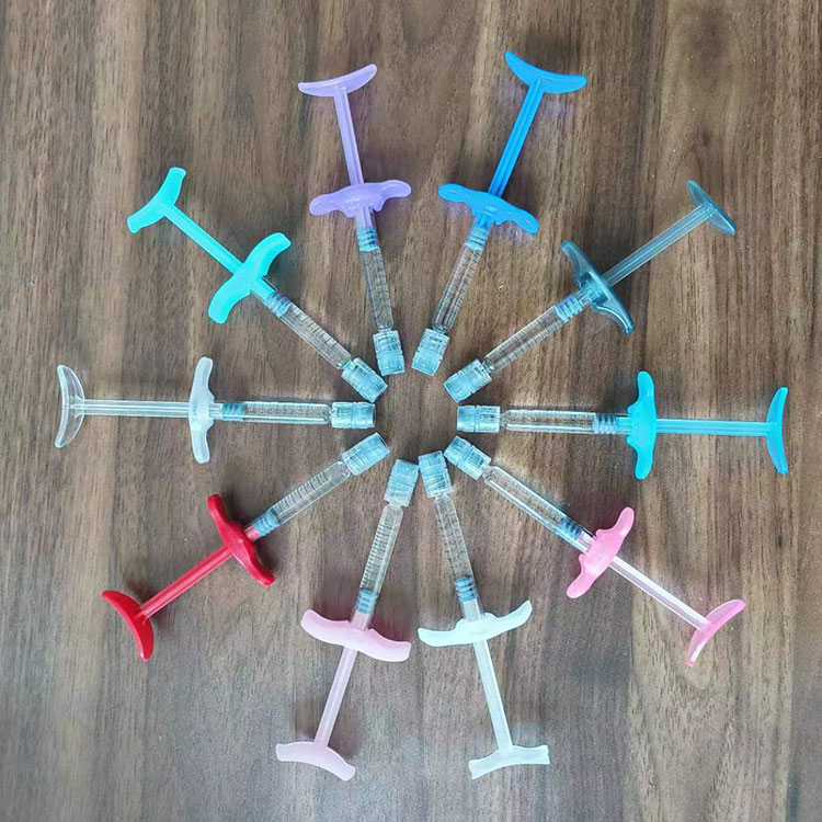 Como o ácido hialurônico reticulado melhora a estabilidade e o desempenho em formulações avançadas?